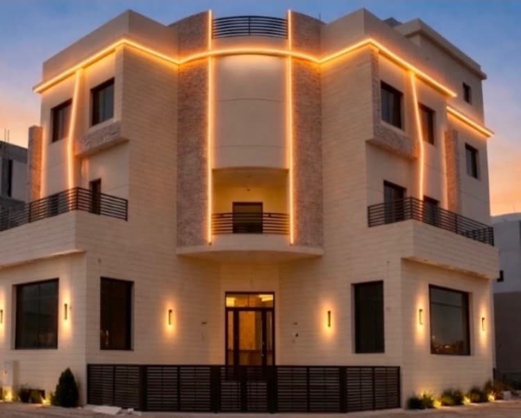 للبيع فيلا بالمطلاع سوبر ديلوكس اول ساكن 
المساحة 400 م / الموقع زاوية شرقية وارتداد / 3 ادوار + نص + سرداب + حمام سباحة + صالة سينما + صالة رياضية + 2 مصعد للادوار والطعام / مدخل ومخرج سهل بالقرب من الخدمات / في التشطيبات النهائية / البيع 450 الف /
السهلي المتحدة العقارية 
ترخيص / 2853 / 2013
سوق المناخ م : 456
واتس اب / 97266359 