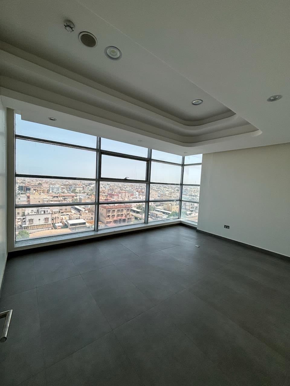 🔴للبيع 
 عمارة عيادات طبية مساحة الارض 610 م2 ومبني 275٪؜ مش 250٪؜  بس لانه مبنى عيادات طبية مش استثماري ويوجد ارتداد كبير مقابل المبنى على الدائري الخامس
في السالمية 
مكونة من 8 ادوار 
محل صيدلية مجهزة 
سرداب مواقف سيارات 
كل دور مساحته 212 م2 
ما عدا الدور الأخير 191 م2 فاضي الان متوقع الايجار الكلي 13000  
السعر 2 مليون 400 الف