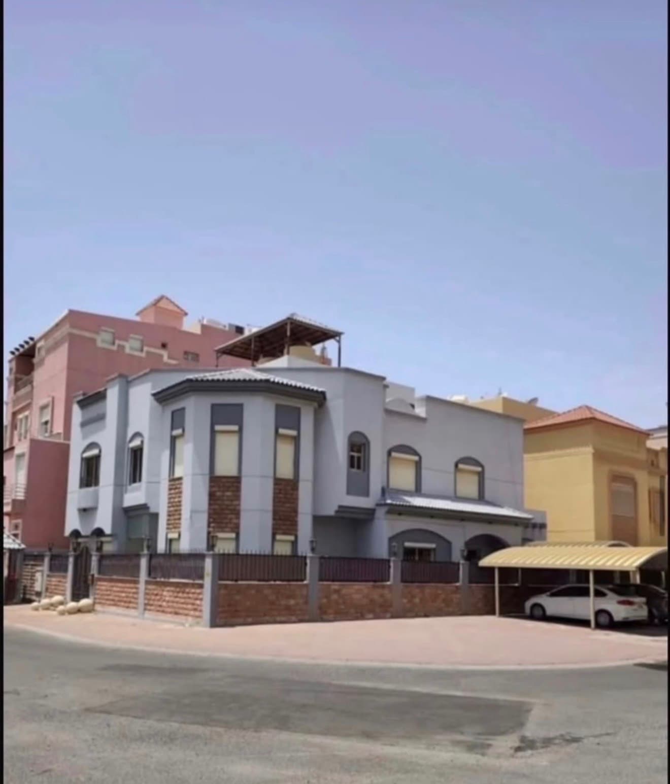 📌للبيع فيلا بحطين 
🔶قطعه 4
الموقع ممتاز زاويه شارعين 
على شارع عام  مقابل الزهراء وارتداد 
عبر الشارع مسويه حديقه
**المساحه 400 متر **
فيلا دورين سكن المالك
تشطيب سوبر ديلوكس
**🔶السعر 600 الف مراجعه**
📞ابو مصطفي 98936233
شركة الرايه جروب العقاريه
ترخيص رقم 2016/6192