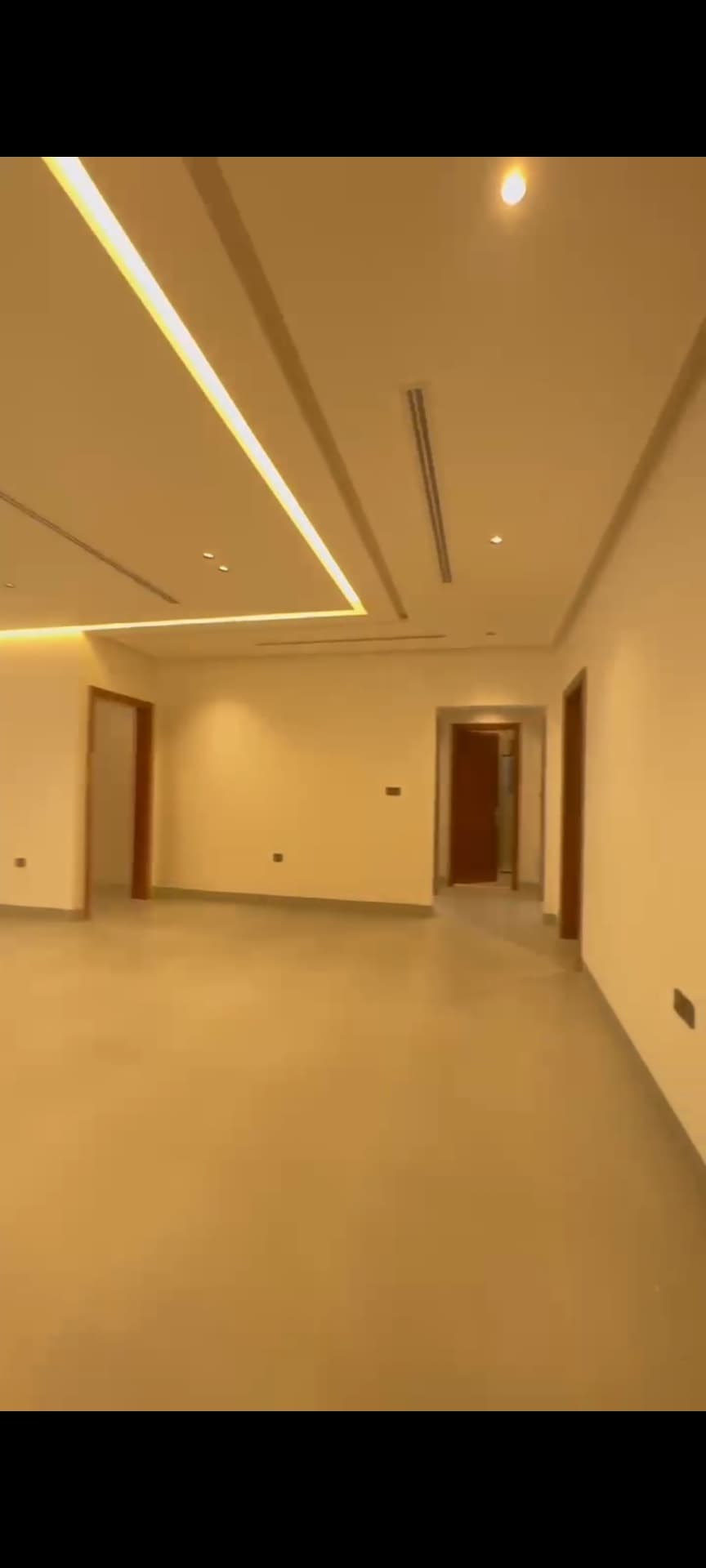 للإيجار في مشرف
 دور أرضي مدخل خاص  
تشطيب جديد سوبر ديلوكس اول ساكن يتكون من 4 غرف نوم منهم اثنين ماستر صالة مع مغاسل وحمام ضيوف + مطبخ مجهز + غرفة عاملة بحمامها + غرفة غسيل .
الايجار 1250 دينار للاستفسار واتساب 96725110
