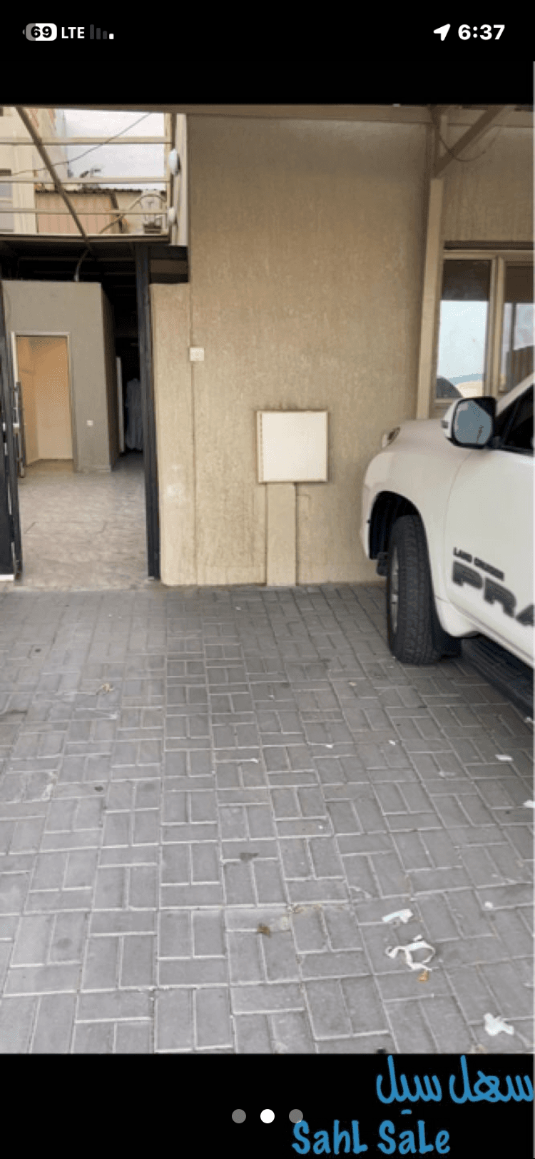 العارضية دور ارضي 4 غرف ودوانيه وغرفة عامله وغرفة سائق وشقة غرفه وصاله فوق الملحق تكييف وحدات راكب شغال مقابل خدمات ومسجد ومواقف عائله كويتي فقط ( يمنع الوسطاء)