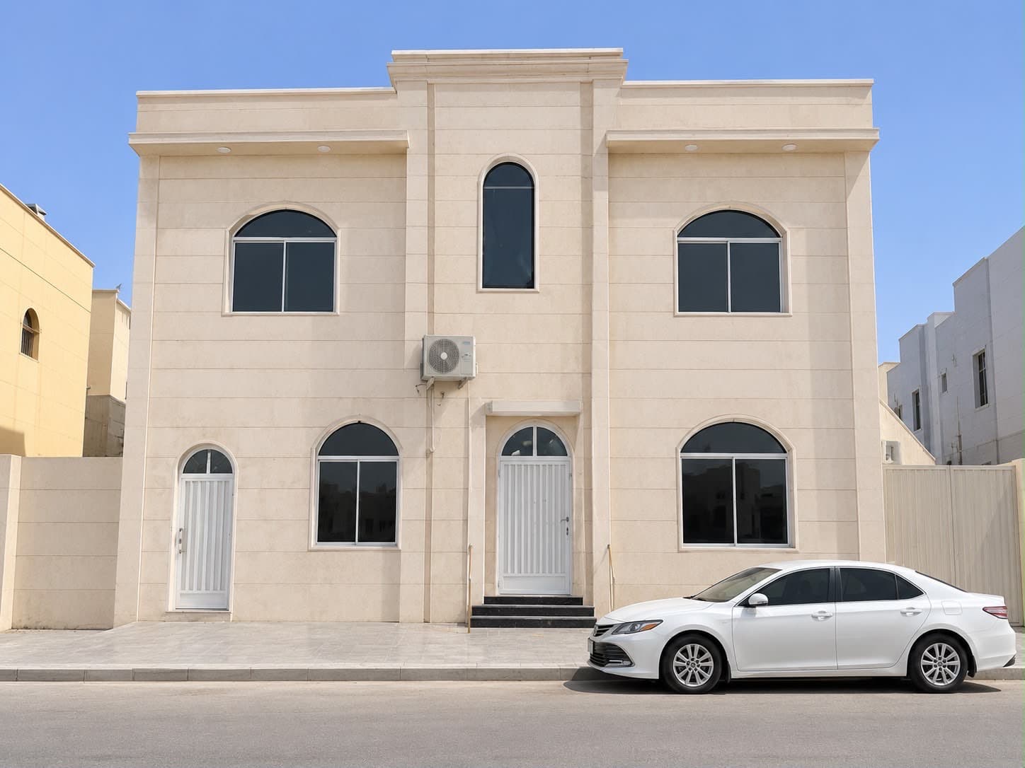 للايجار بيت في ضاحية صباح السالم مكون من دورين، مجدد بالكامل، ديوانية معزولة بخدماتها، غرفة سائق
الايجار / 1100 دينار
للتواصل : 98754300
ترخيص تجاري : 4459977
شركة ابيات المتحدة العقارية