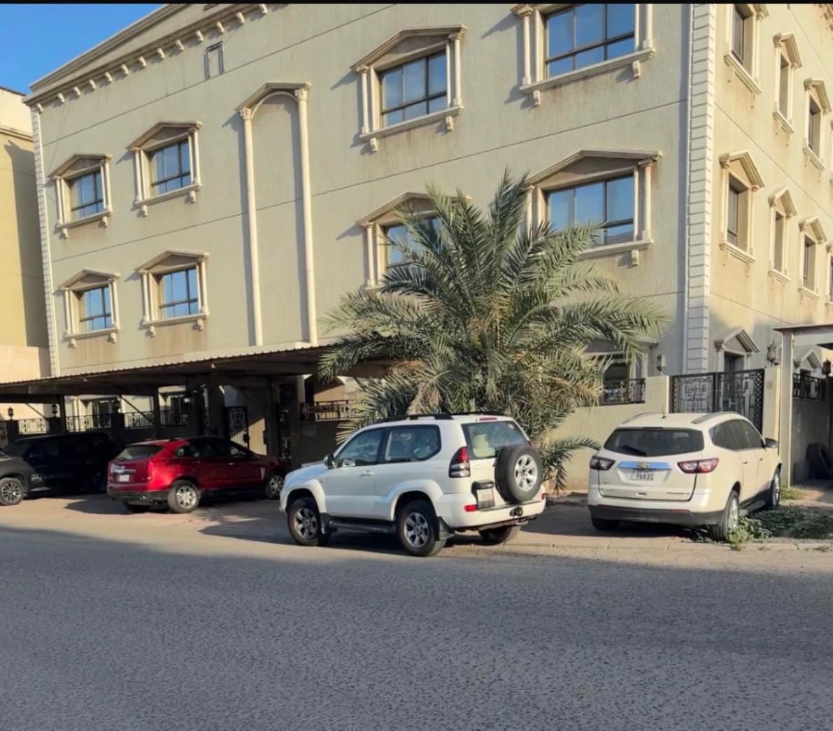 📍للبيع بيت بسلوى 
🔹قطعه 10 
بيت 3 ادوار 
6 شقق كل دور شقتين 
موقع  زاويه شارعين 
**المساحه ٥٧٠ متر **
مدخول 3730 دك 
شيك واحد
**🔶السعر 550 الف **
📞ابو مصطفي 98936233
شركة الرايه جروب العقاريه