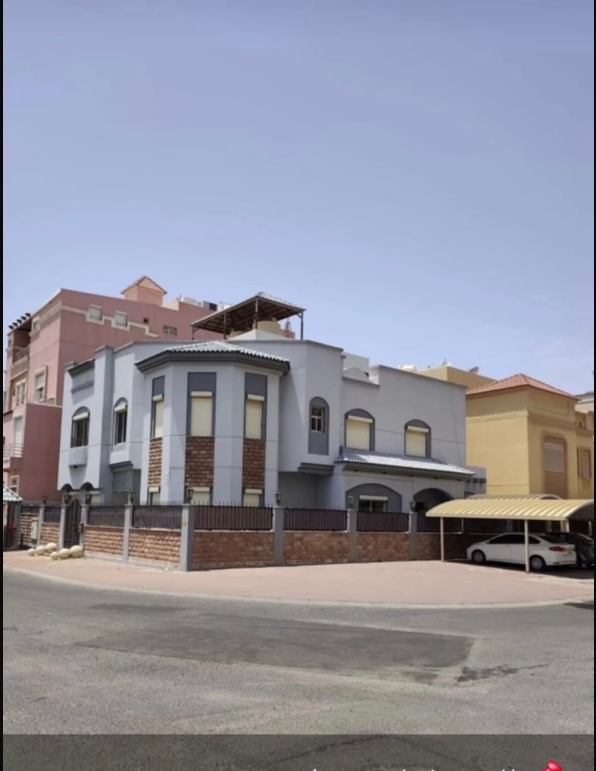 📌للبيع فيلا بحطين 
🔶قطعه 4
الموقع ممتاز زاويه شارعين 
على شارع عام  مقابل الزهراء وارتداد 
عبر الشارع مسويه حديقه
**المساحه 400 متر **
فيلا دورين سكن المالك
تشطيب سوبر ديلوكس
**🔶السعر 600 الف مراجعه**
📞ابو مصطفي 98936233
شركة الرايه جروب العقاريه
ترخيص رقم 2016/6192