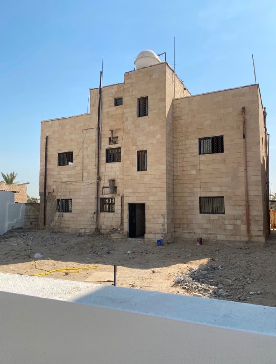 📌للبيع بيت بالصليبخات 
🔹قطعه 3 
بيت دورين قديم هدام 
**المساحة  ٦٠٠ متر**
موقع ممتاز بطن وظهر وارتداد كبير 
علي شارع رائيس مقابل الخدمات 
🔶السعر عند المراجعه 
📞ابو مصطفي 9893623
شركة الرايه جروب العقاريه
ترخيص رقم 2016/6192