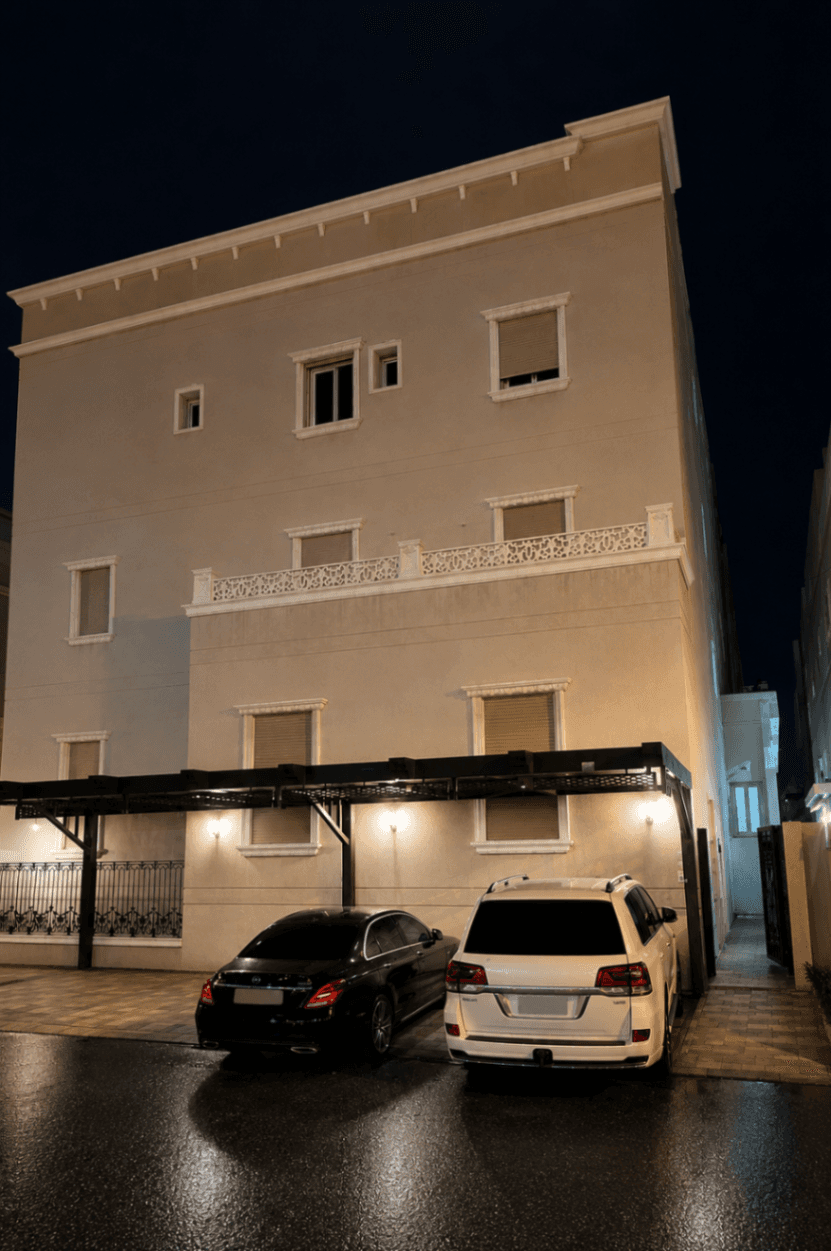 مشرف للمعاريس او طفل ٣ غرف وصاله وحمامين ومطبخ  سنترال واسنصيل وموقفين