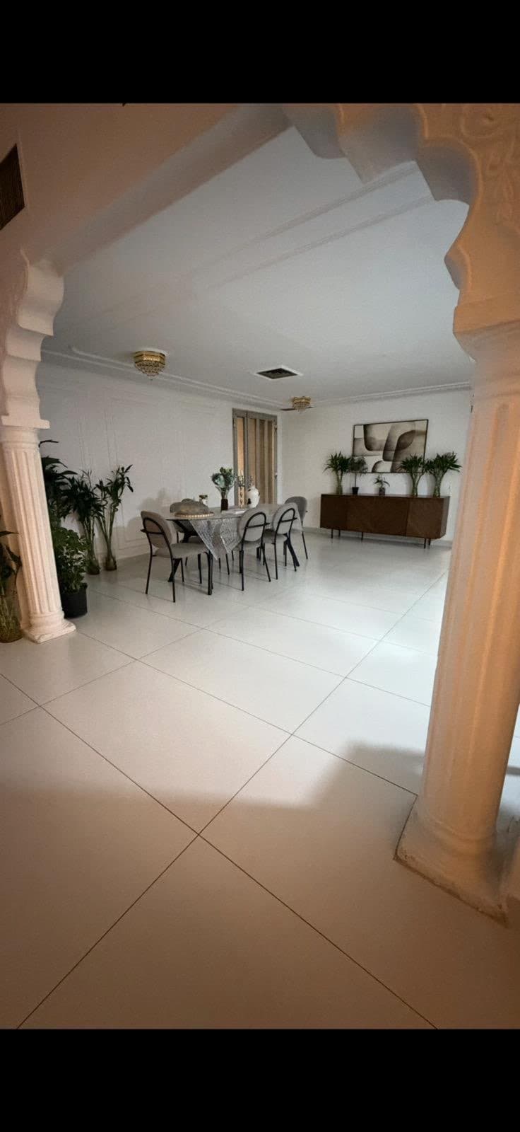 🏠للبيع بيت بصباح السالم 
📍قطعه 7 
موقع بطن وظهر شارعين
**🔶المساحه 400 متر**
بيت دورين سكن المالك 
بقرب من المسجد 
والجمعيه والخدمات مدخل 
ومخرج سهل جدااا
**🔶المراجعه 335 الف**
📞ابو مصطفي 98936233
شركة الرايه جروب العقاريه
ترخيص رقم 2016/6192